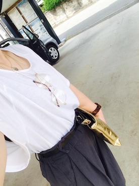 「アイテム（クラッチバッグ）」を使った、KENJE 中村 真穂さん（レディース・157cm）の春コーディネート