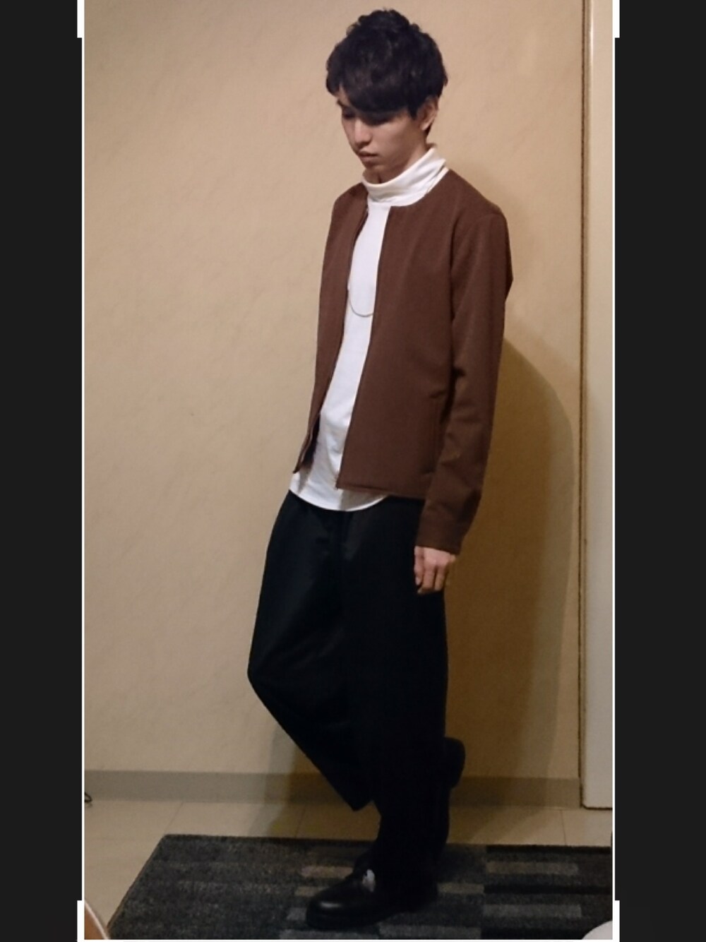 「秋のコーデ、STUDIOUS、tk.TAKEO KIKUCHI、ワイドパンツ、ブルゾン、タートルネック、寒い、キレイめ」｜「FACTOTUMのアイテム（ブルゾン、ブラウン系）」を使った、佐藤さん（メンズ・175cm）の秋コーディネートの1枚目の写真
