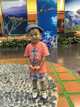 「OSHKOSH（オシュコシュ）のアイテム（カーゴパンツ）」を使った、Duduさん（キッズ・100cm）の夏コーディネート