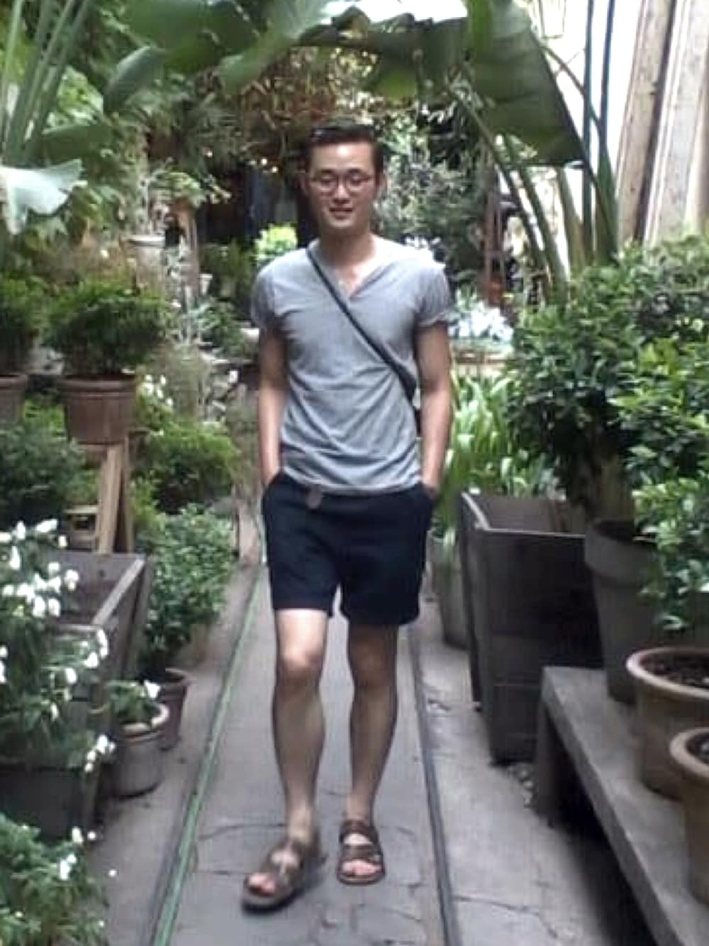 「ZARAのアイテム（Tシャツ/カットソー、グレー系）」を使った、Daniel Koji Ujikawaさん（メンズ・174cm）の夏コーディネートの1枚目の写真