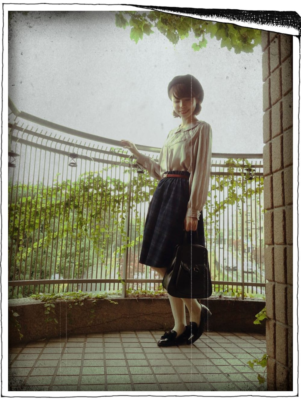 「ベレー帽、チェックスカート、an another angelus、F i.n.t、パープル×黒、ハロウィンコーデ、WEAR HALLOWEEN 2014」｜「F i.n.tのベロアリボン付きエナメルオペラシューズ/an another angelus（その他シューズ、ブラック系）」を使った、F i.n.tさん（レディース・157cm）の秋コーディネートの1枚目の写真