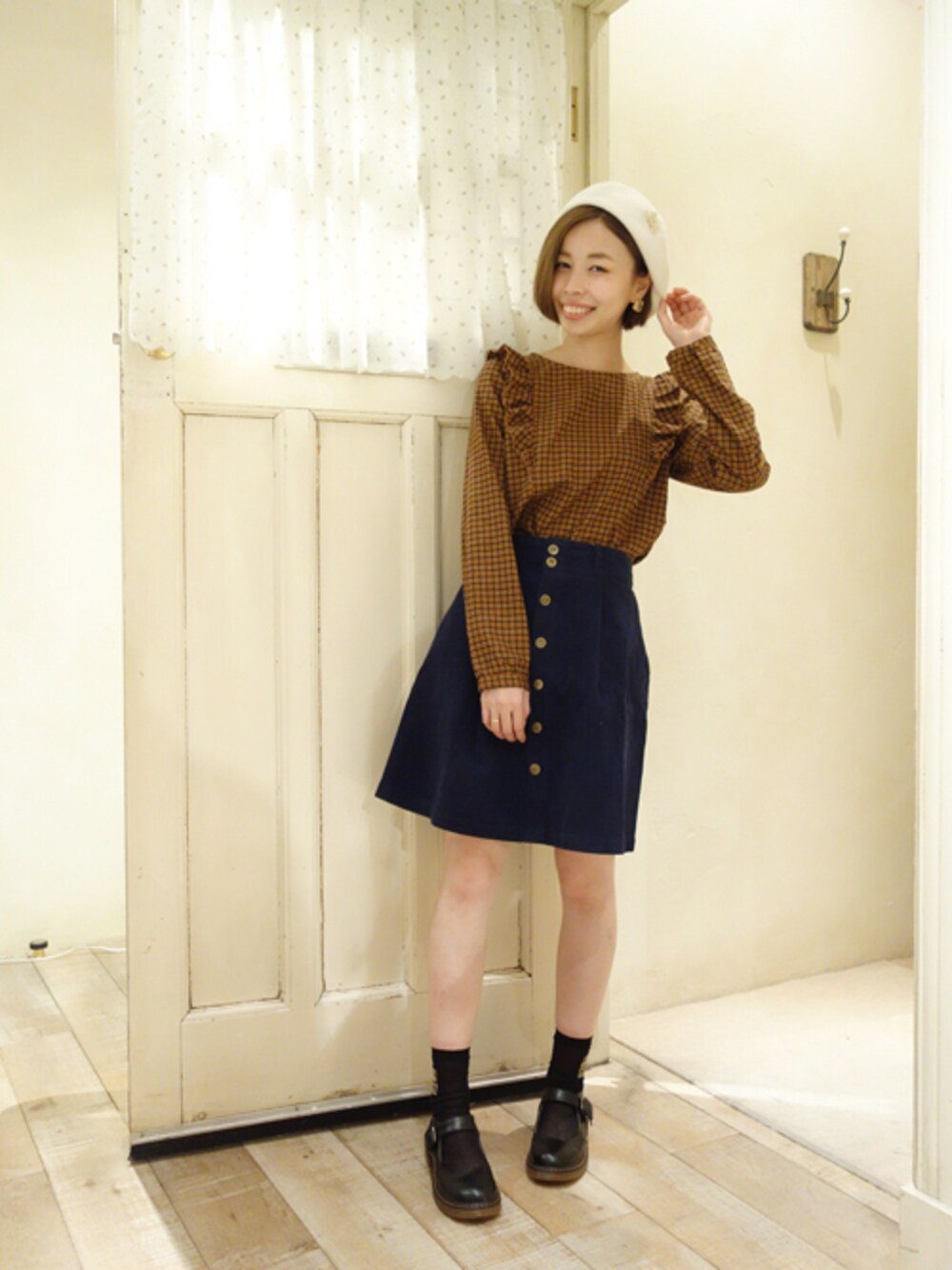 「ハロウィン、ラフ、カジュアルコーデ、code、coordinate、ペタンコ靴、fint、オトナカジュアル、fintの秋フェス、finttaiwan」｜「F i.n.tのショルダーフリルプルオーバーブラウス/F i.n.t（シャツ/ブラウス、オレンジ系）」を使った、F i.n.tさん（レディース・157cm）の秋コーディネートの1枚目の写真