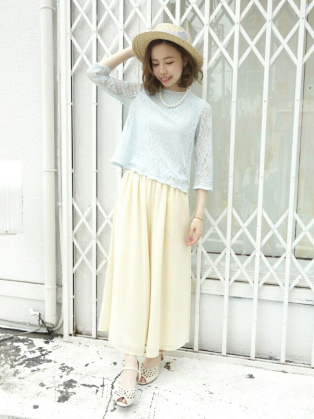 その他のシャツ/ブラウス、その他のその他パンツ、ブルー系のハットを着用したレディースの春コーディネートの1枚目の写真