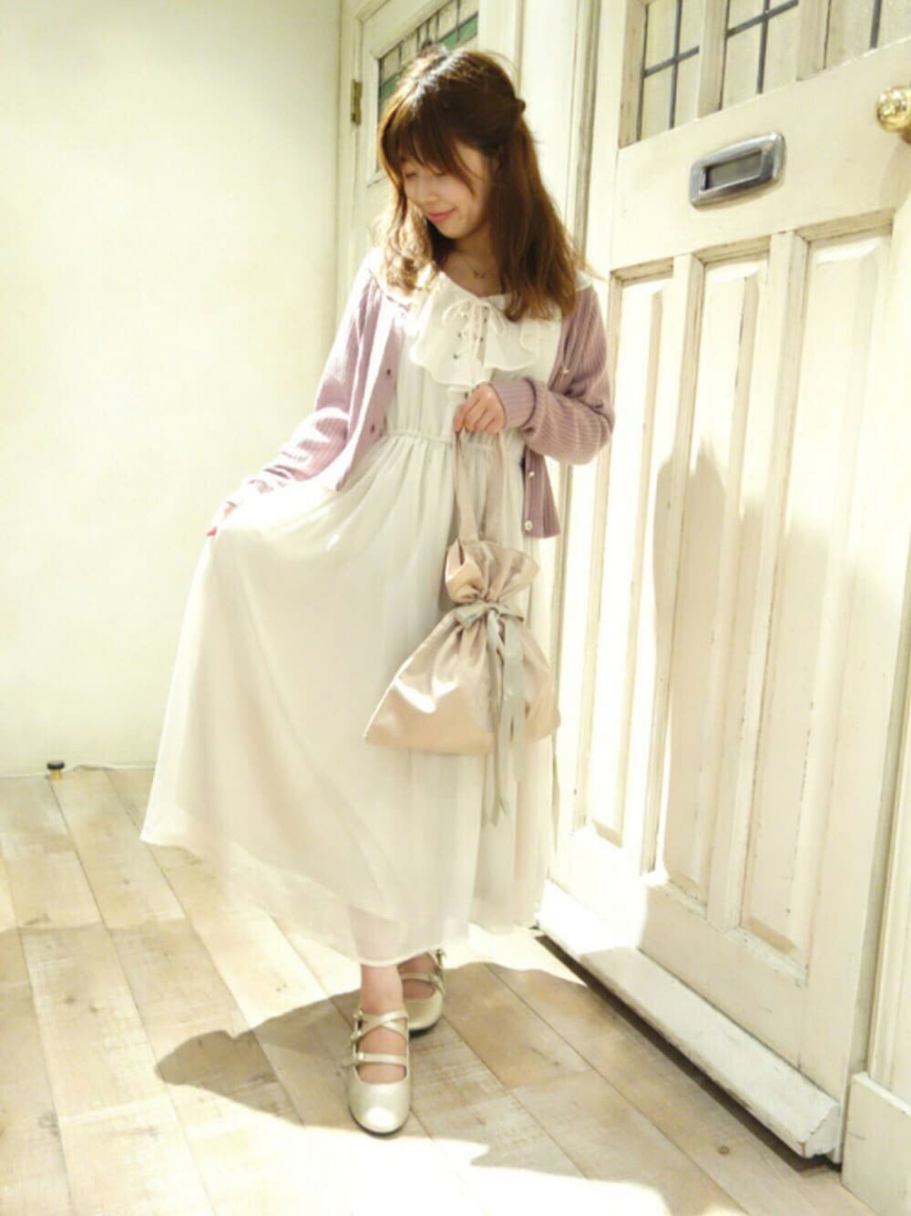 「 ワンピース、リボン、 レース、バレエシューズ、キレイめ、ootd、ロングワンピース、fint、秋コーデ、fintの秋フェス」｜「F i.n.tのアイテム（ワンピース、グレー系）」を使った、F i.n.tさん（レディース・150cm）の秋コーディネートの1枚目の写真