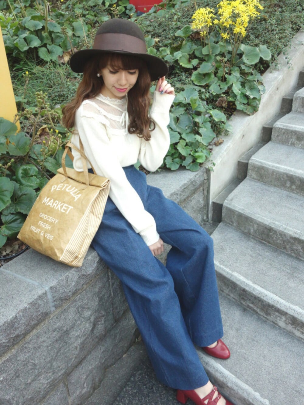 その他のニット/セーター、その他のハンドバッグ、その他のパンプスを着用したレディースの秋コーディネートの1枚目の写真