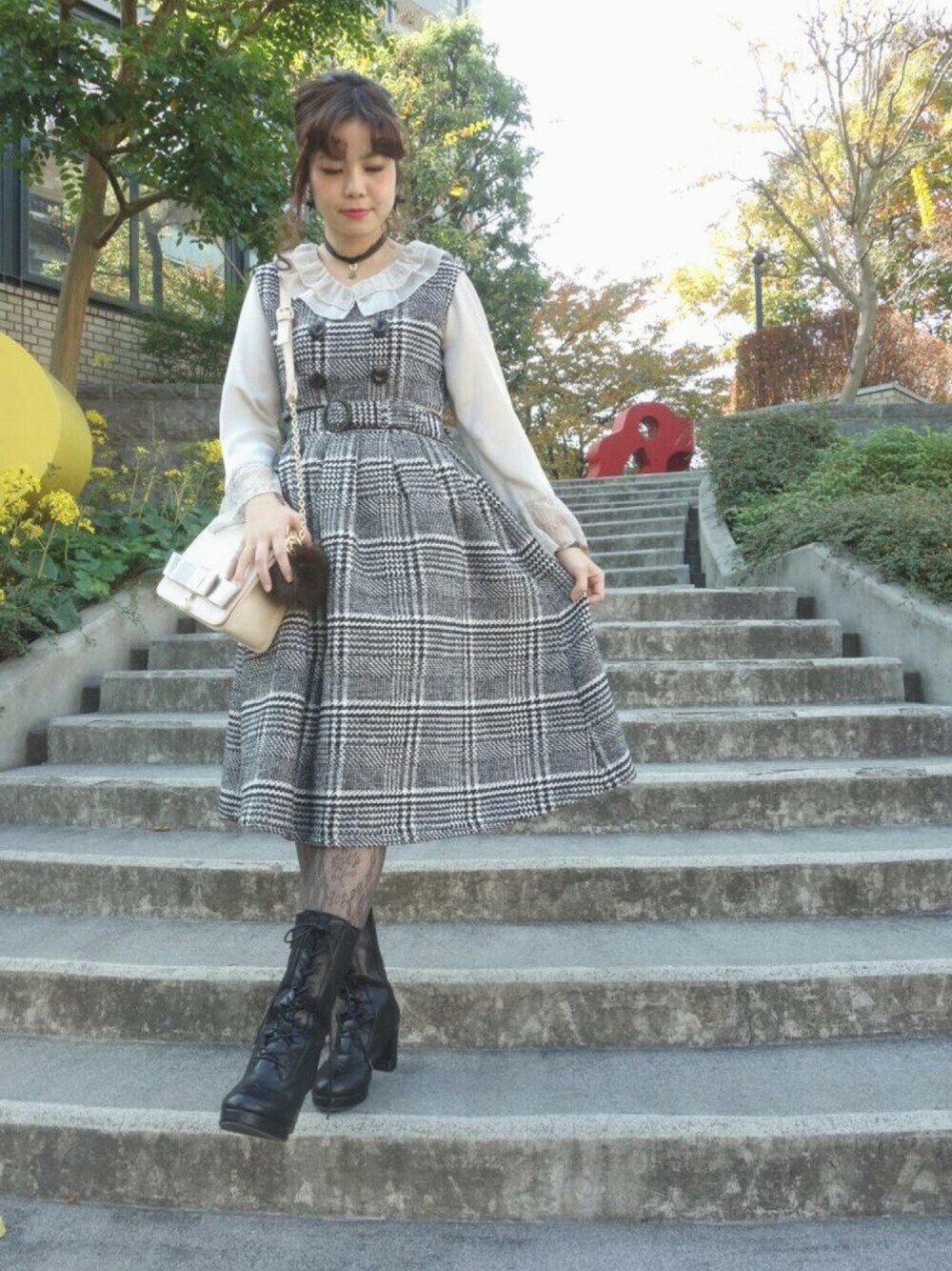 その他のワンピース、その他のシャツ/ブラウス、その他のブーツを着用したレディースの秋コーディネートの1枚目の写真