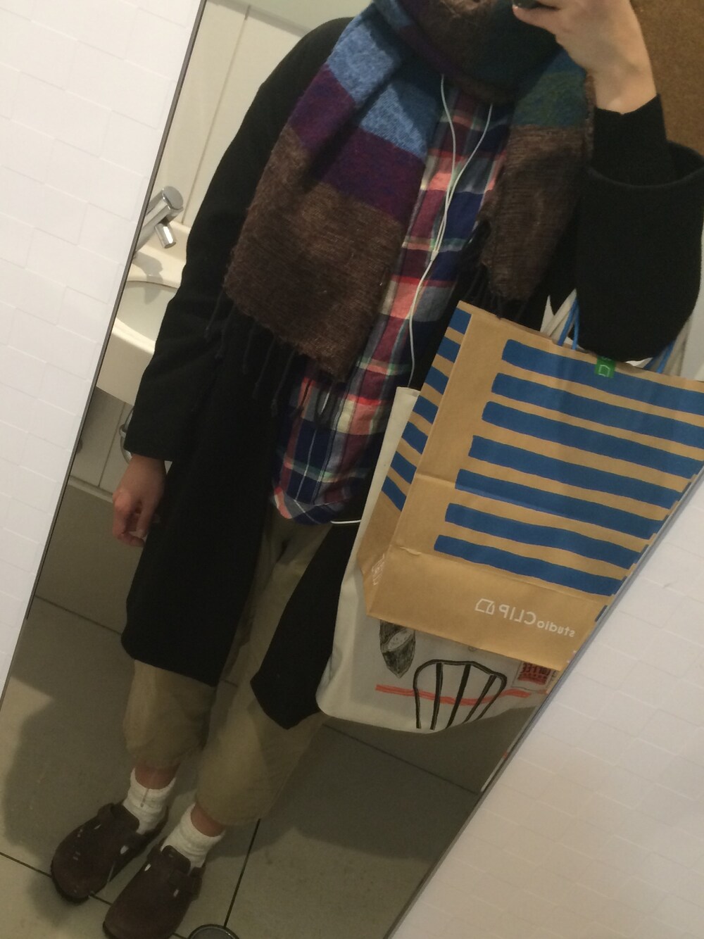 「CUBE SUGAR、WEGO、チェスターコート、birkenstock、ほっこり」｜「CUBE SUGARのアイテム（シャツ/ブラウス、ブルー系）」を使った、ユキンコリニスタさん（レディース・156cm）の冬コーディネートの1枚目の写真