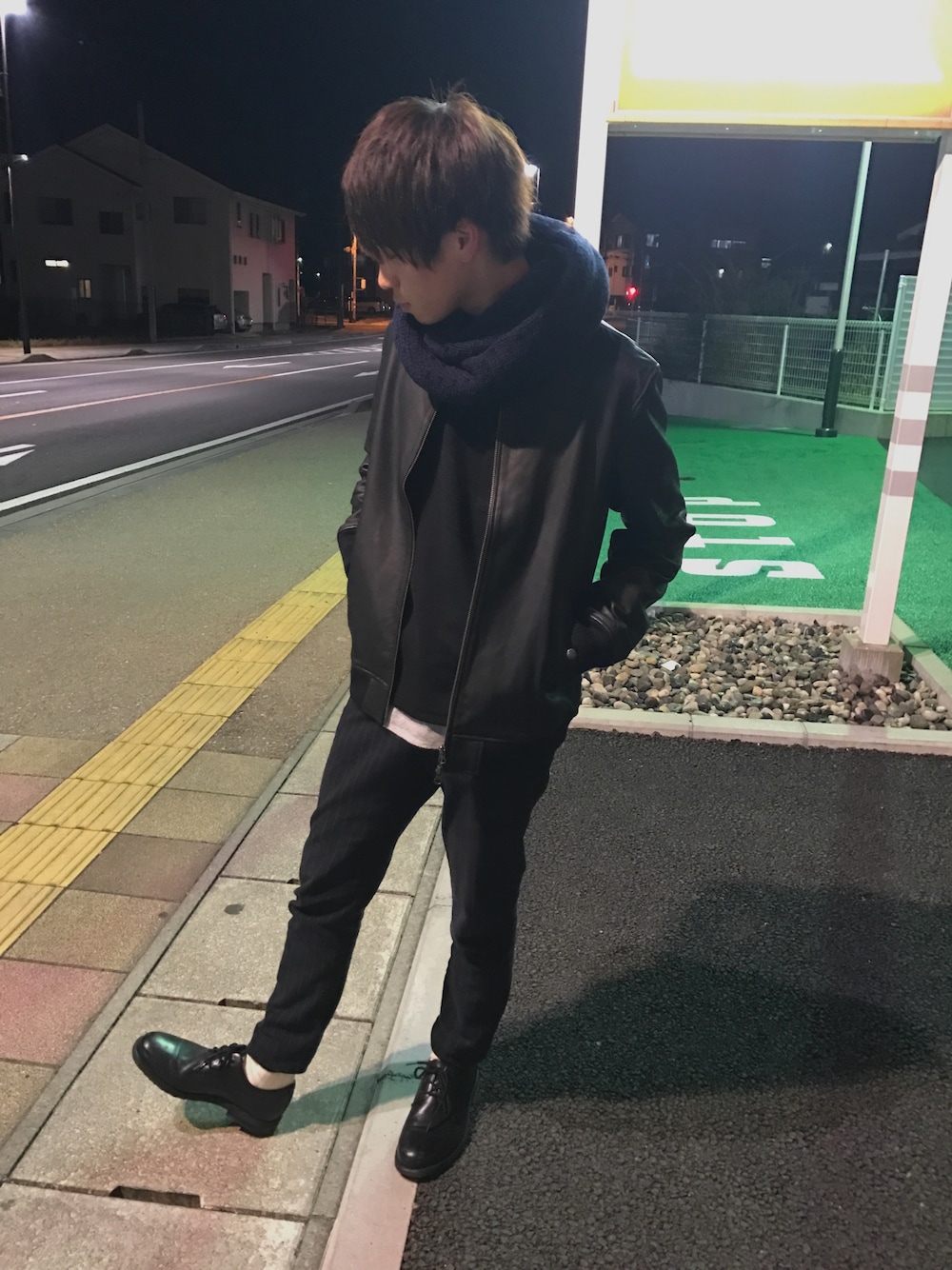 「URBAN RESEARCHのアイテム（ライダースジャケット、ブラック系）」を使った、アカさん（メンズ・171cm）の冬コーディネートの1枚目の写真