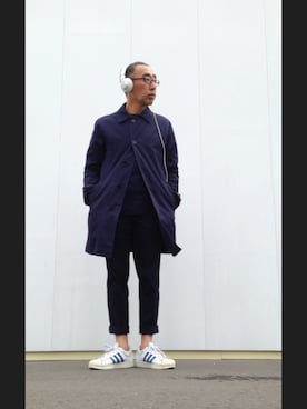 「ヘッドホン」｜「アイテム（ステンカラーコート）」を使った、nabuさん（メンズ・165cm）の春コーディネート