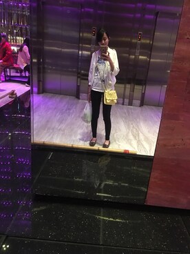 「アイテム（ボディバッグ/ウエストポーチ、イエロー系）」を使った、謝小魚さん（レディース・151cm）の春コーディネート