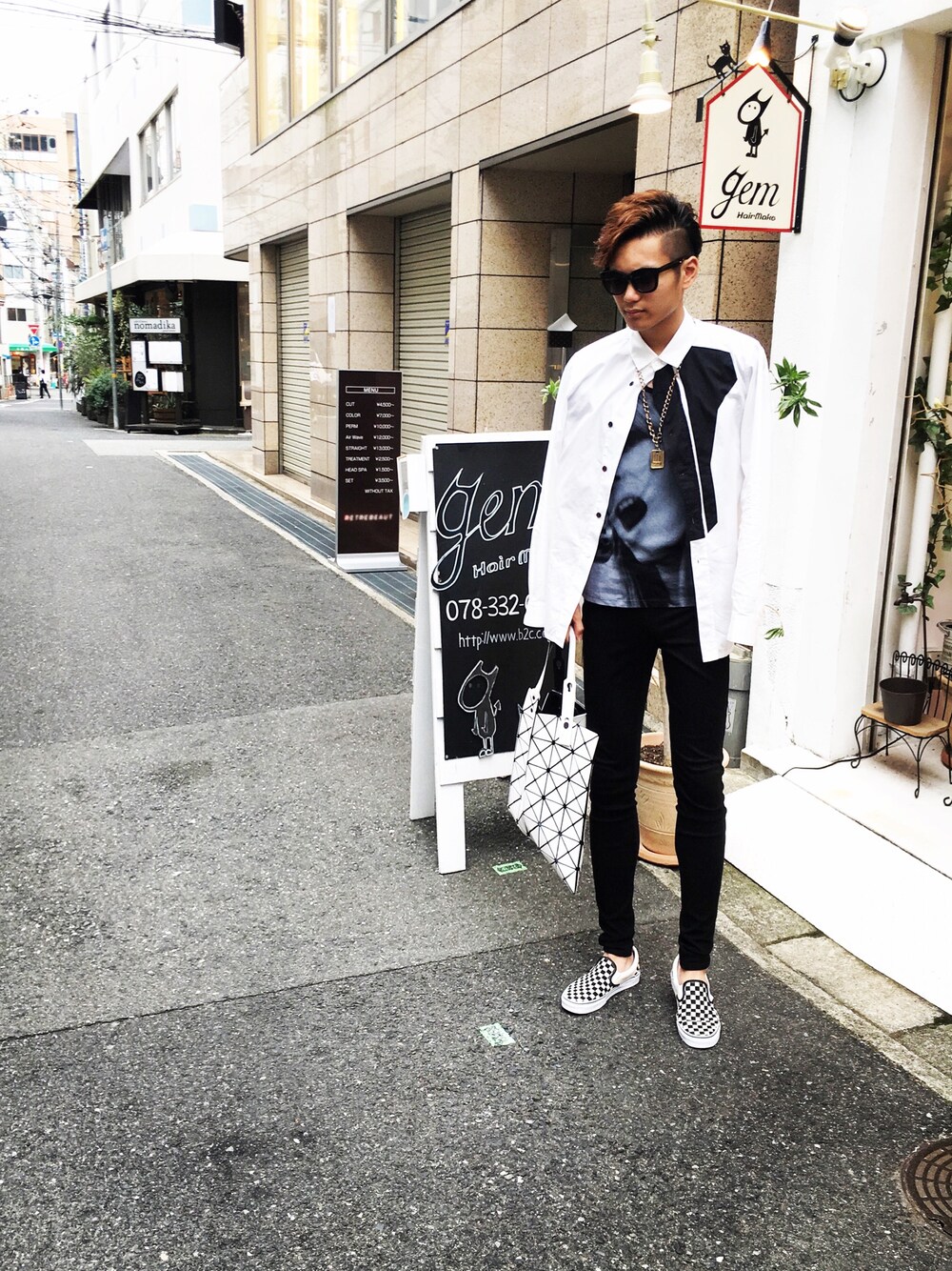 「ストリート、モード、モードストリート、ISSEY MIYAKE、LAD MUSICIAN、yohjiyamamoto、VANS、baobao、サングラス、シャツスタイル」｜「Yohji Yamamotoのアイテム（シャツ/ブラウス、ホワイト系）」を使った、たかともさん（メンズ・176cm）の春コーディネートの1枚目の写真