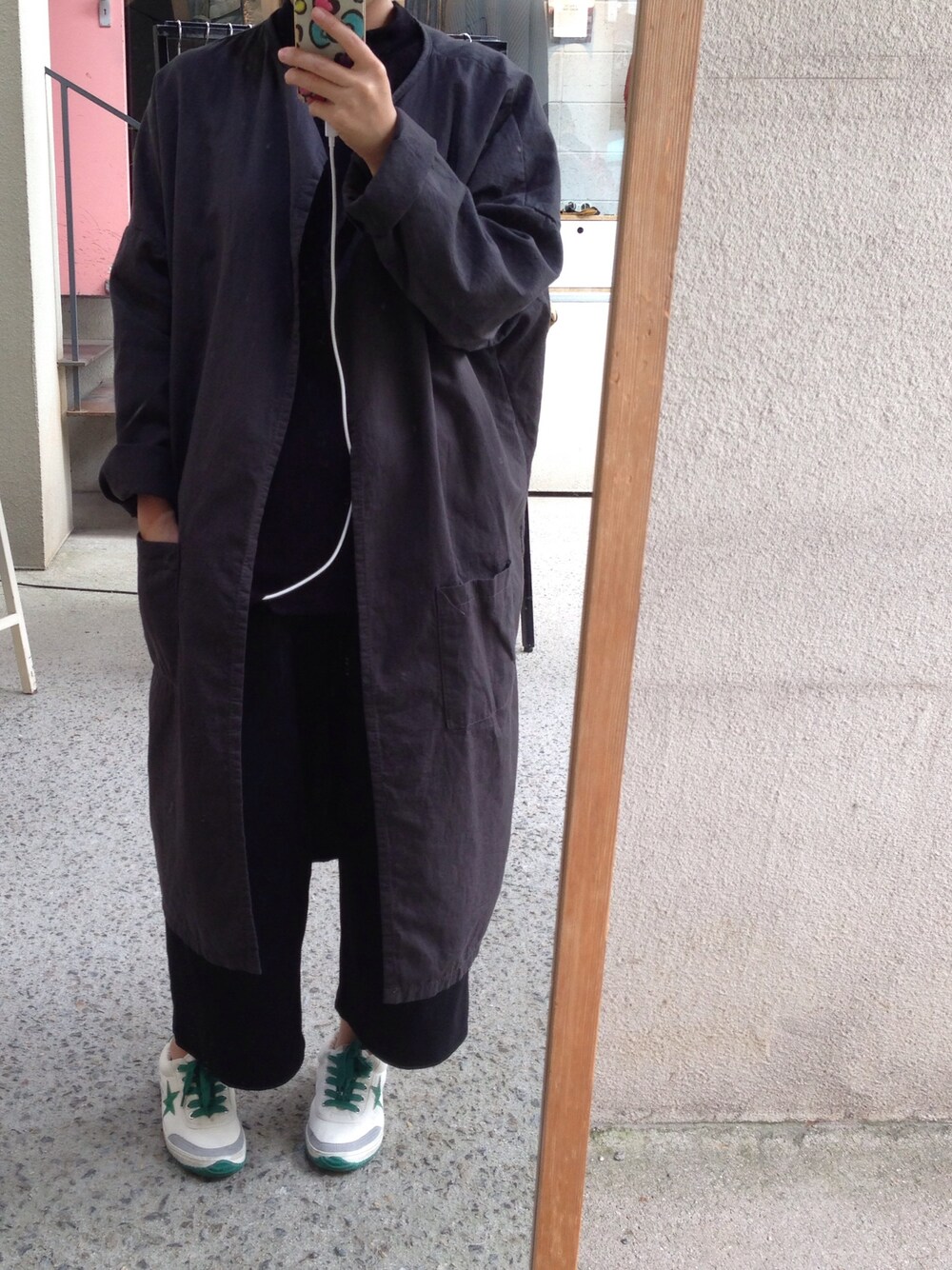「fashion、daily look」｜「AndrewandMeのアイテム（トレンチコート、グレー系）」を使った、圆满さん（キッズ・100cm）の秋コーディネートの1枚目の写真
