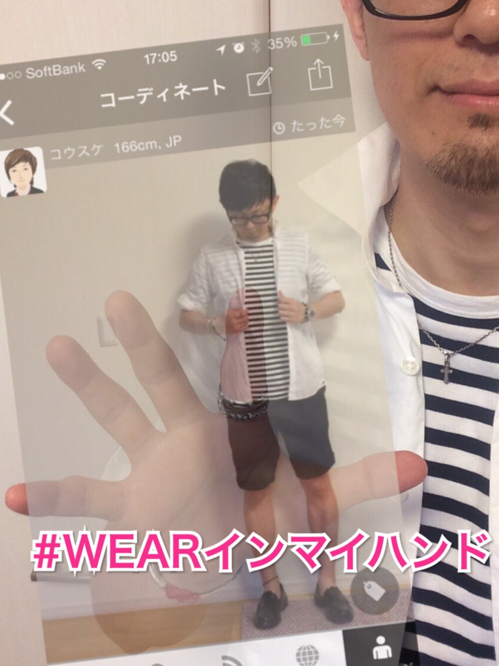 ブラック系のモカシン/デッキシューズ、ブラック系のTシャツ/カットソー、ホワイト系のシャツ/ブラウスを着用したメンズの夏コーディネートの1枚目の写真