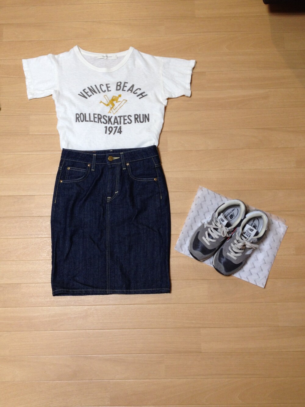 「スニーカー、Tシャツ、デニムスカート」｜「NEW BALANCEのニューバランス ビンテージシリーズ new balance ML574（スニーカー、グレー系）」を使った、zebrafishさん（レディース・152cm）の夏コーディネートの1枚目の写真