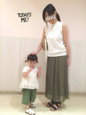 「カーキ×ホワイト」｜「アイテム（サンダル）」を使った、A KEYさん（キッズ・80cm）の夏コーディネート