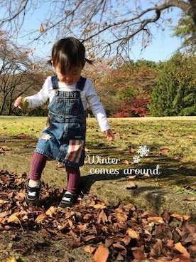 「BeBe（ベベ）のアイテム（サロペット/オーバーオール）」を使った、A KEYさん（キッズ・90cm）の秋コーディネート