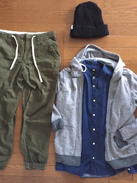 「OSHKOSH（オシュコシュ）のアイテム（パーカー）」を使った、kayさん（メンズ・175cm）の秋コーディネート