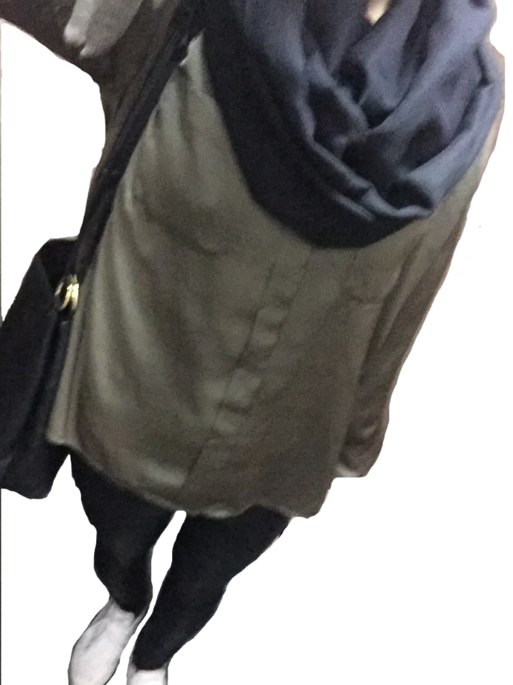 「バイト」｜「ROSE BUDの長袖シャツ（シャツ/ブラウス、グリーン系）」を使った、sakiさん（レディース・161cm）の秋コーディネートの1枚目の写真
