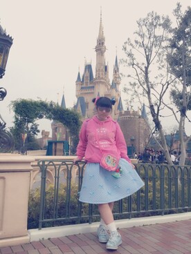 「ディズニーコーデ」｜「アイテム（パーカー、ピンク系）」を使った、むぅぅーさん（レディース・155cm）の春コーディネート