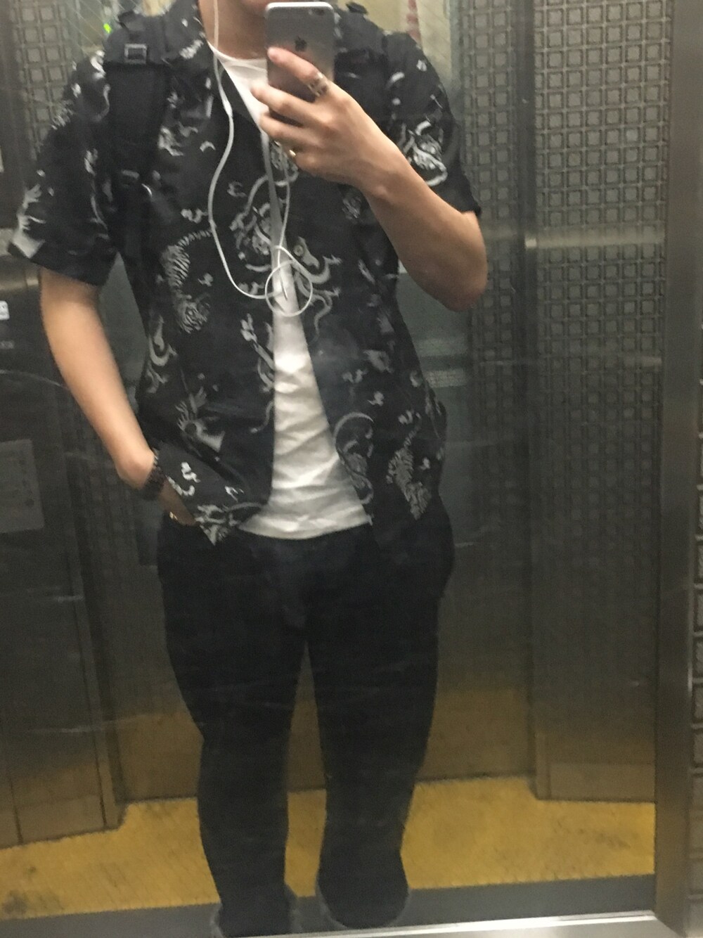 「CHRISTIAN DADAのSouvenir 50's Shirt（シャツ/ブラウス、ブラック系）」を使った、kōta kobayashiさん（メンズ・172cm）の夏コーディネートの1枚目の写真