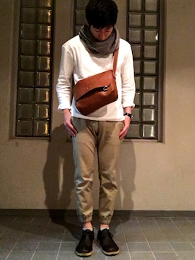 「クラークス」｜「アイテム（アナログ腕時計）」を使った、りさん（メンズ・168cm）の春コーディネート