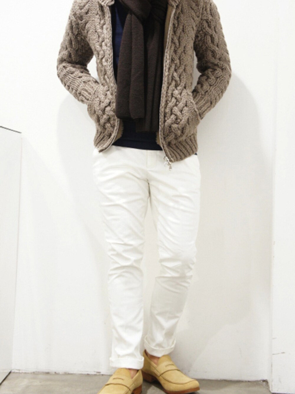 その他パンツを着用したメンズの秋コーディネートの1枚目の写真