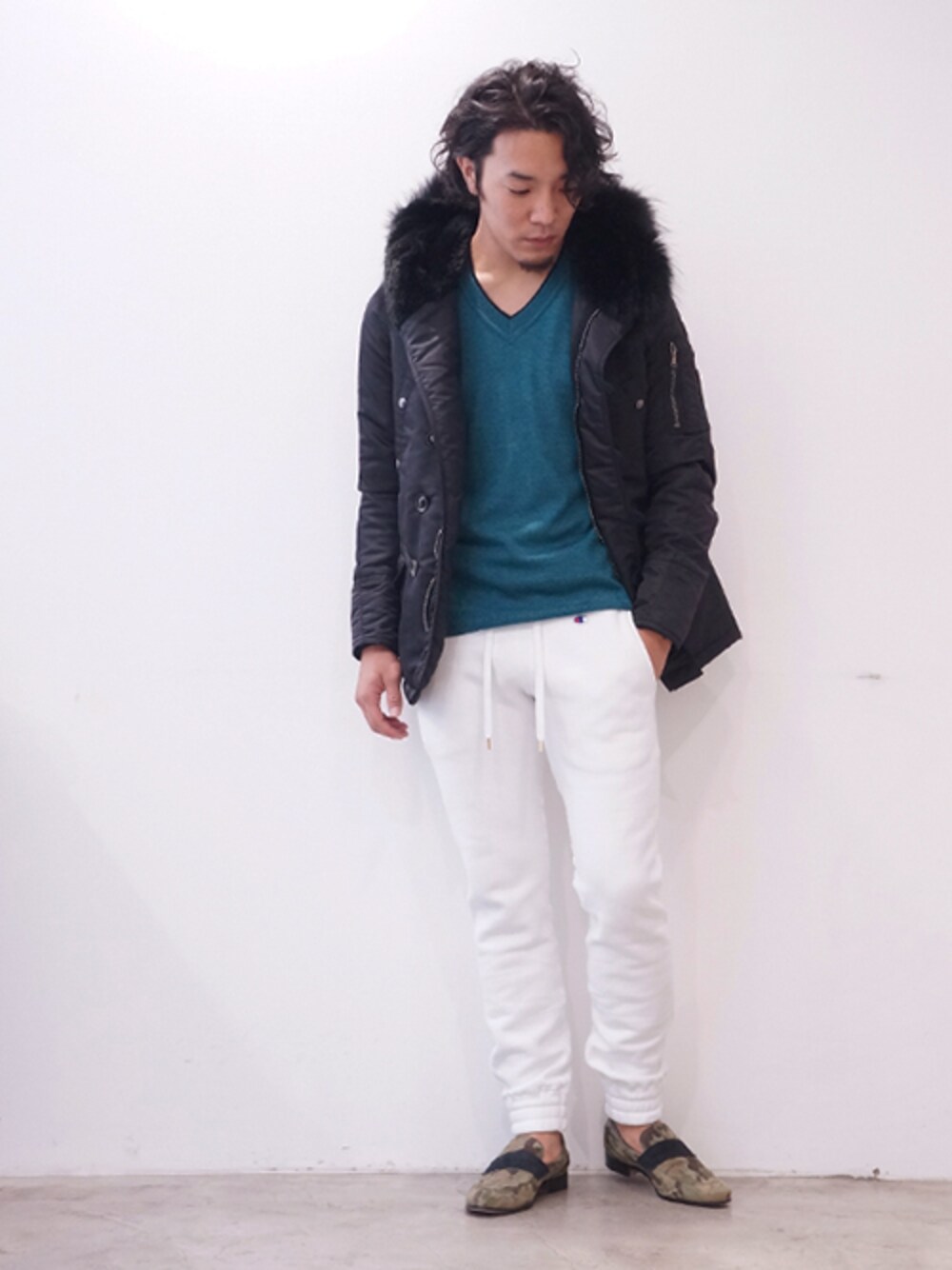 「#ニット、#カモフラ、#ミリタリー、#スウェットパンツ、＃チャンピオン、#junhashimoto、 #N-3B」｜「junhashimotoのjunhashimoto×Champion Sweat pants（その他パンツ、ブラック系）」を使った、bara_jhNAGOYAさん（メンズ・170cm）の秋コーディネートの1枚目の写真