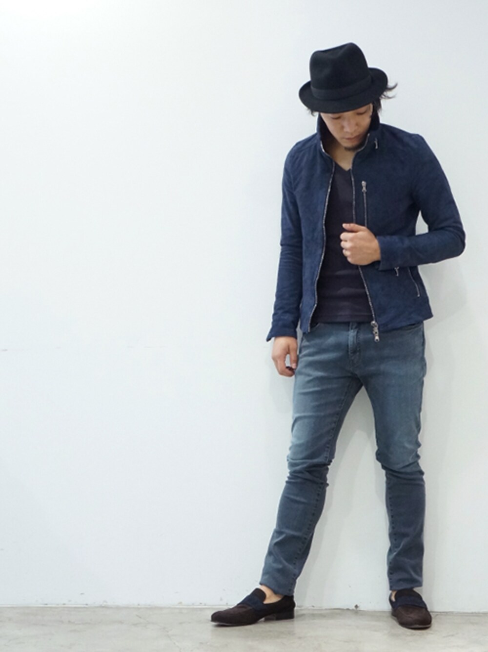 「＃デニム、#レザー、#ネイビー、＃hat、#junhashimoto」｜「junhashimotoのINNER RIDERS 【CALF SUEDE】（その他アウター、ブルー系）」を使った、bara_jhNAGOYAさん（メンズ・170cm）の秋コーディネートの1枚目の写真