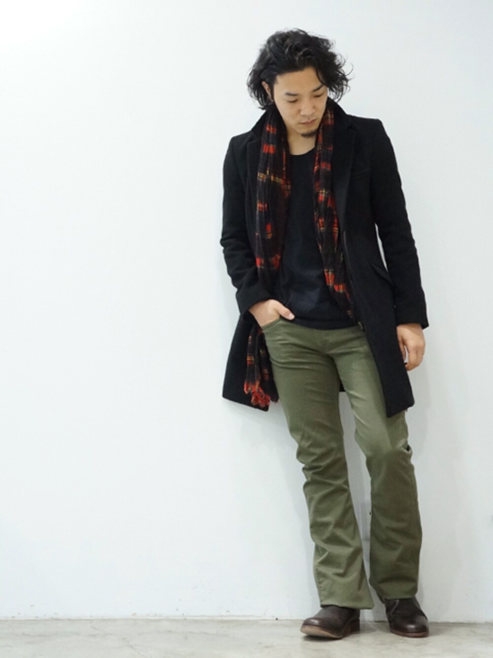 「チェック、ストール、チェスターコート、マフラー、junhashimoto 」｜「junhashimotoの3D CHESTER COAT（チェスターコート、ブラック系）」を使った、bara_jhNAGOYAさん（メンズ・170cm）の冬コーディネートの1枚目の写真