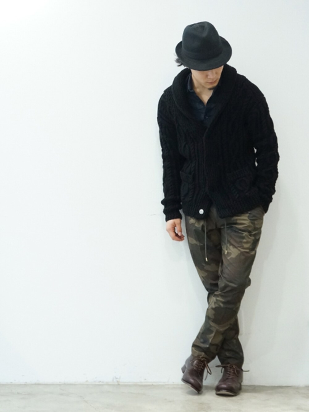 「カーディガン、カモフラ、ショールカラー、hat、junhashimoto 、タックパンツ、短靴」｜「junhashimotoのSUMI SHAWL CARDIGAN（ニット/セーター、ブラック系）」を使った、bara_jhNAGOYAさん（メンズ・170cm）の春コーディネートの1枚目の写真