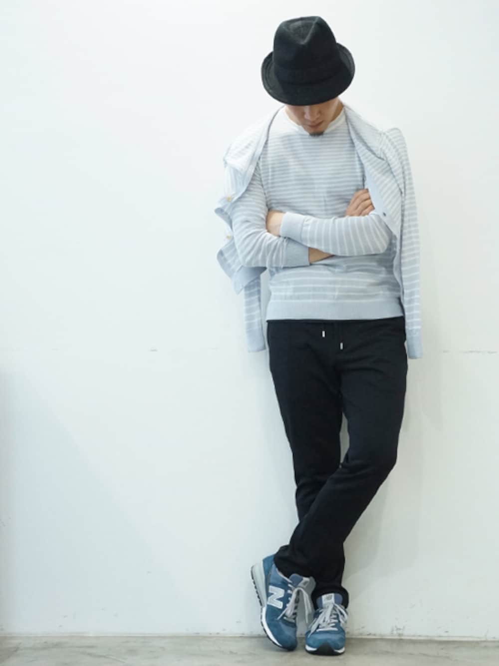 「ニット、ボーダー、ホワイト、New Balance、レイヤードスタイル、blue、junhashimoto 、996、ジャージーパンツ」｜「junhashimotoのGRADATION BORDER C/D（カーディガン/ボレロ、ホワイト系）」を使った、bara_jhNAGOYAさん（メンズ・170cm）の春コーディネートの1枚目の写真