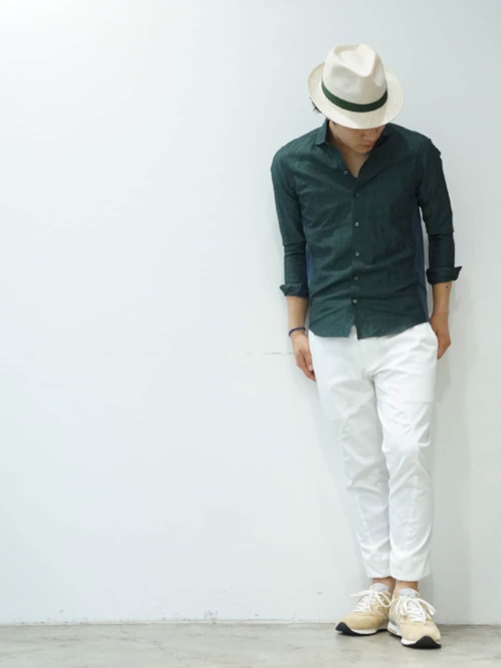 「New Balance、ハット、junhashimoto 、白パンツ、クライミングパンツ、リネンシャツ、m1400、beige」｜「EDITIONのNew Balance M1400 Made in U.S.A.（スニーカー、ベージュ系）」を使った、bara_jhNAGOYAさん（メンズ・170cm）の夏コーディネートの1枚目の写真