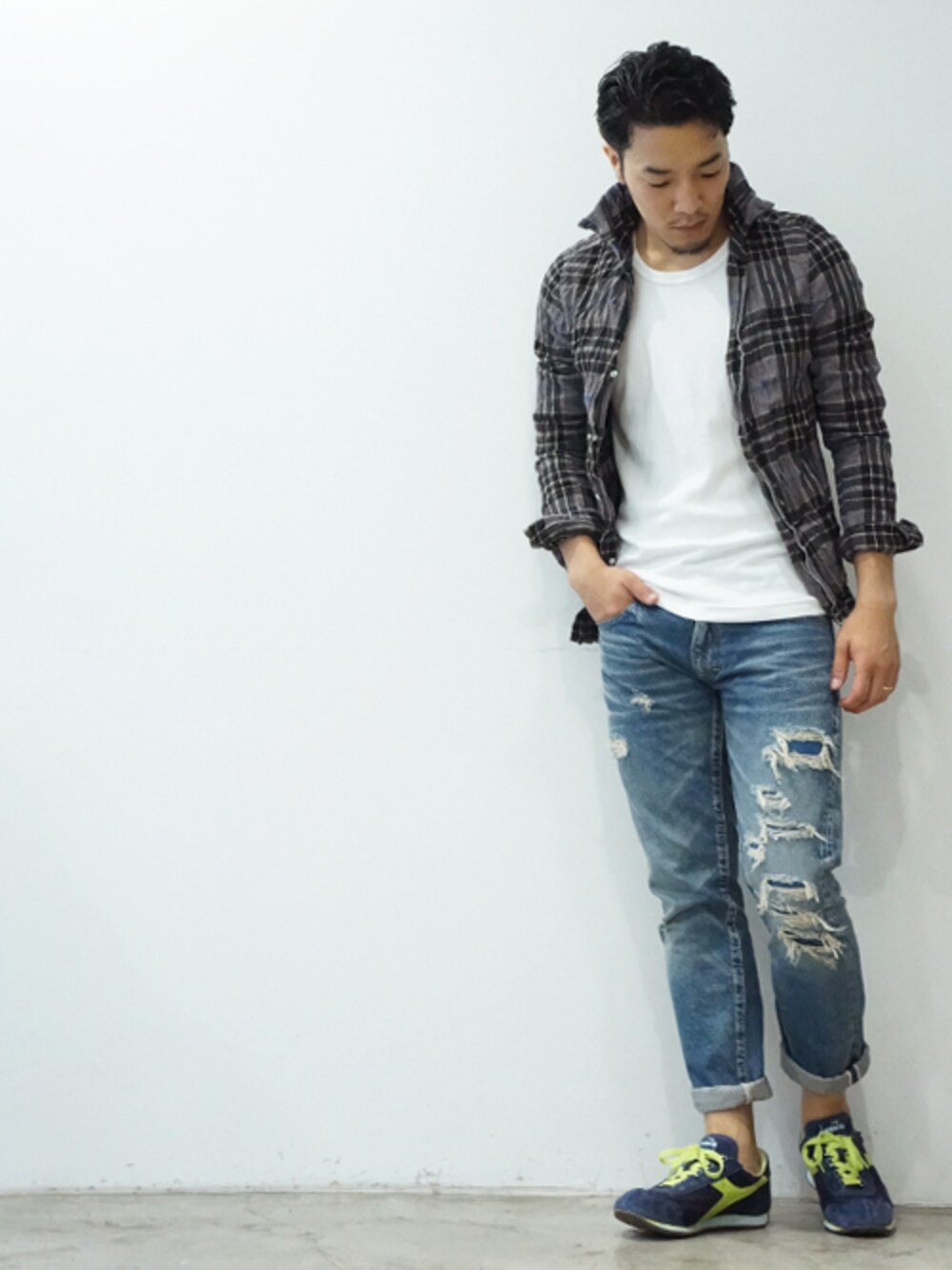 「デニム、名古屋、junhashimoto 、クラッシュデニム、シャツスタイル、diadora、ディアドラヘリテージ」｜「junhashimotoのWRINKLE CHECK SHIRT（シャツ/ブラウス、グレー系）」を使った、bara_jhNAGOYAさん（メンズ・170cm）の夏コーディネートの1枚目の写真