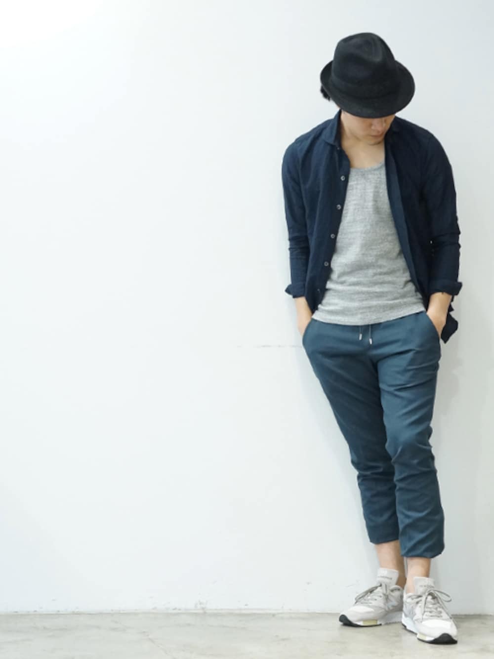 「New Balance、navy、スラックス、名古屋、hat、junhashimoto 、リネン、タンクトップ」｜「EU,US NEW BALANCEのM998 CEL（スニーカー、グレー系）」を使った、bara_jhNAGOYAさん（メンズ・170cm）の夏コーディネートの1枚目の写真