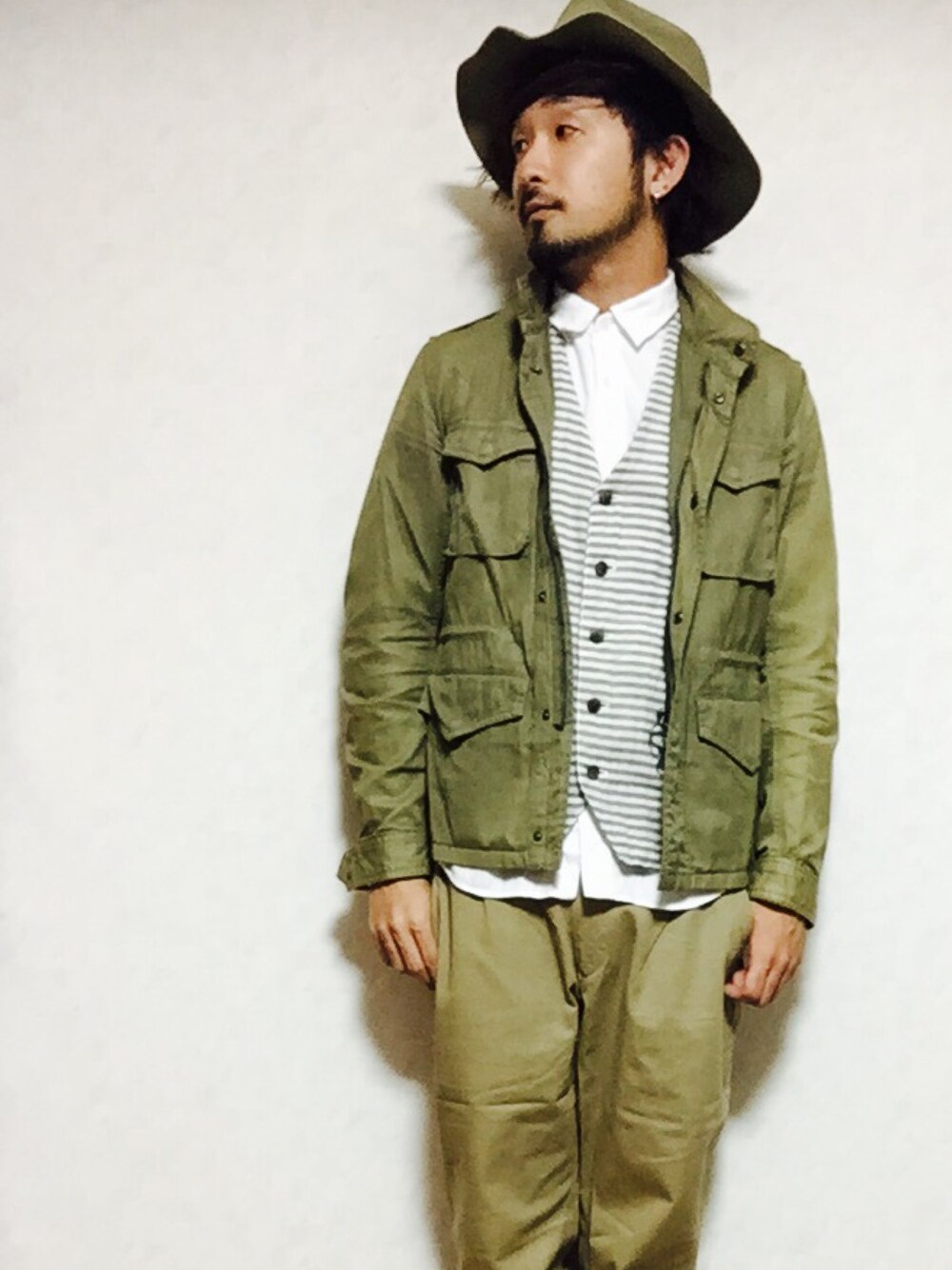 「RAGEBLUE、journal standard、URBAN RESEARCH、URBAN RESEARCH DOORS、ハット、シャツスタイル、ベスト、ミリタリージャケット、チノパン、秋コーデ」｜「RAGEBLUEのTCツバヒロHAT/562370（ハット、ベージュ系）」を使った、Shinya Katsuki さん（メンズ・172cm）の秋コーディネートの1枚目の写真