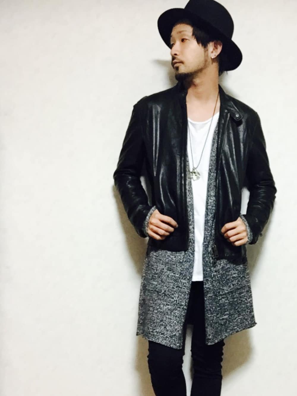 「CA4LA、BEAUTY&YOUTH UNITED ARROWS、SENSE OF PLACE by URBAN RESEAR、H&M、UNIQLO、ハット、レザージャケット、ニットカーディガン、ワントーンコーデ、ブラック」｜「CA4LAのアイテム（ハット、ブラック系）」を使った、Shinya Katsuki さん（メンズ・172cm）の秋コーディネートの1枚目の写真