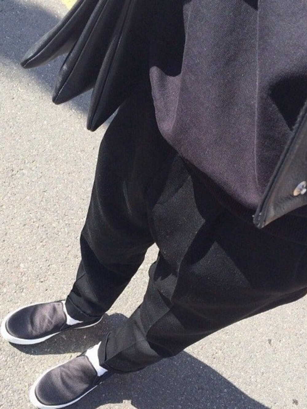 「GIVENCHY、ACNE、JOHN LAWRENCE SULLIVAN、CELINE」｜「CELINEのSkater（その他シューズ、ブラック系）」を使った、すみた たかひろさん（メンズ・170cm）の春コーディネートの1枚目の写真