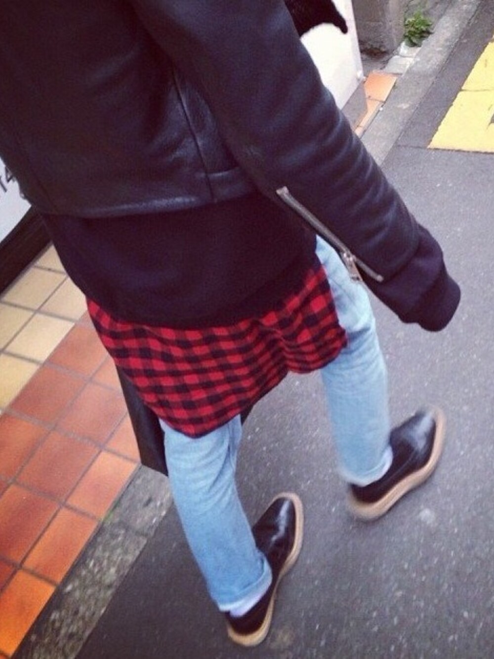 「A.P.C、UNIQLO、GIVENCHY、ACNE、PRADA、CELINE」｜「ACNEのレザージャケット（その他アウター、ブラック系）」を使った、すみた たかひろさん（メンズ・170cm）の春コーディネートの1枚目の写真