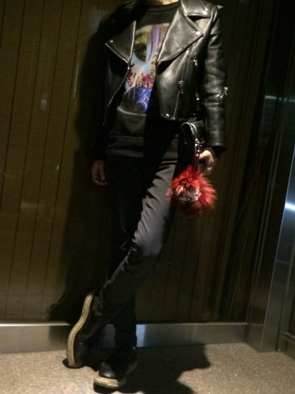 「ACNE、PRADA、3.1 phillip lim、BALENCIAGA、FENDI」｜「FENDIのBagbugs（チャーム、レッド系）」を使った、すみた たかひろさん（メンズ・170cm）の春コーディネートの1枚目の写真