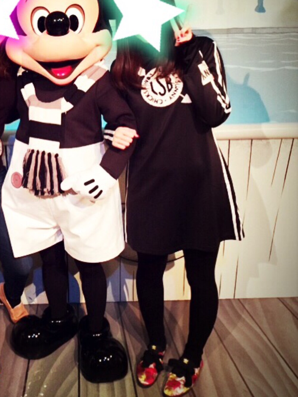 「disney、little sunny bite、ワンピース」｜「Little sunny biteのアイテム（ワンピース、ブラック系）」を使った、Juneさん（レディース・163cm）の冬コーディネートの1枚目の写真