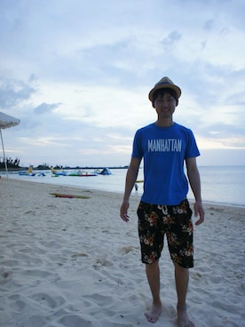 「青いTシャツ」｜「アイテム（帽子）」を使った、みなととさん（メンズ・184cm）の夏コーディネート