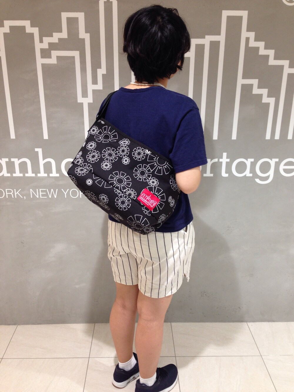 「#スニーカー、#nike、#code、#コーディネート、#a.p.c、#outfit、#AIRMAX、#ootd、#マンハッタンポーテージ、#Manhattan Portage」｜「Manhattan PortageのCANVAS ART PRNT（ショルダーバッグ、ブラック系）」を使った、Ayaka Taniguchiさん（レディース・161cm）の夏コーディネートの1枚目の写真