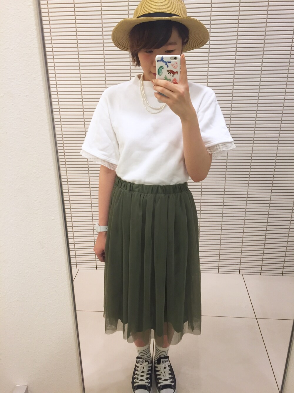 「outfit、ootd、Another Edition、パールネックレス、カーキ、ホワイト、チュールスカート、ハット、むぎわら帽子、converse」｜「603の603 度詰裏毛半袖スウェット（スウェット、ホワイト系）」を使った、Ayaka Taniguchiさん（レディース・161cm）の夏コーディネートの1枚目の写真