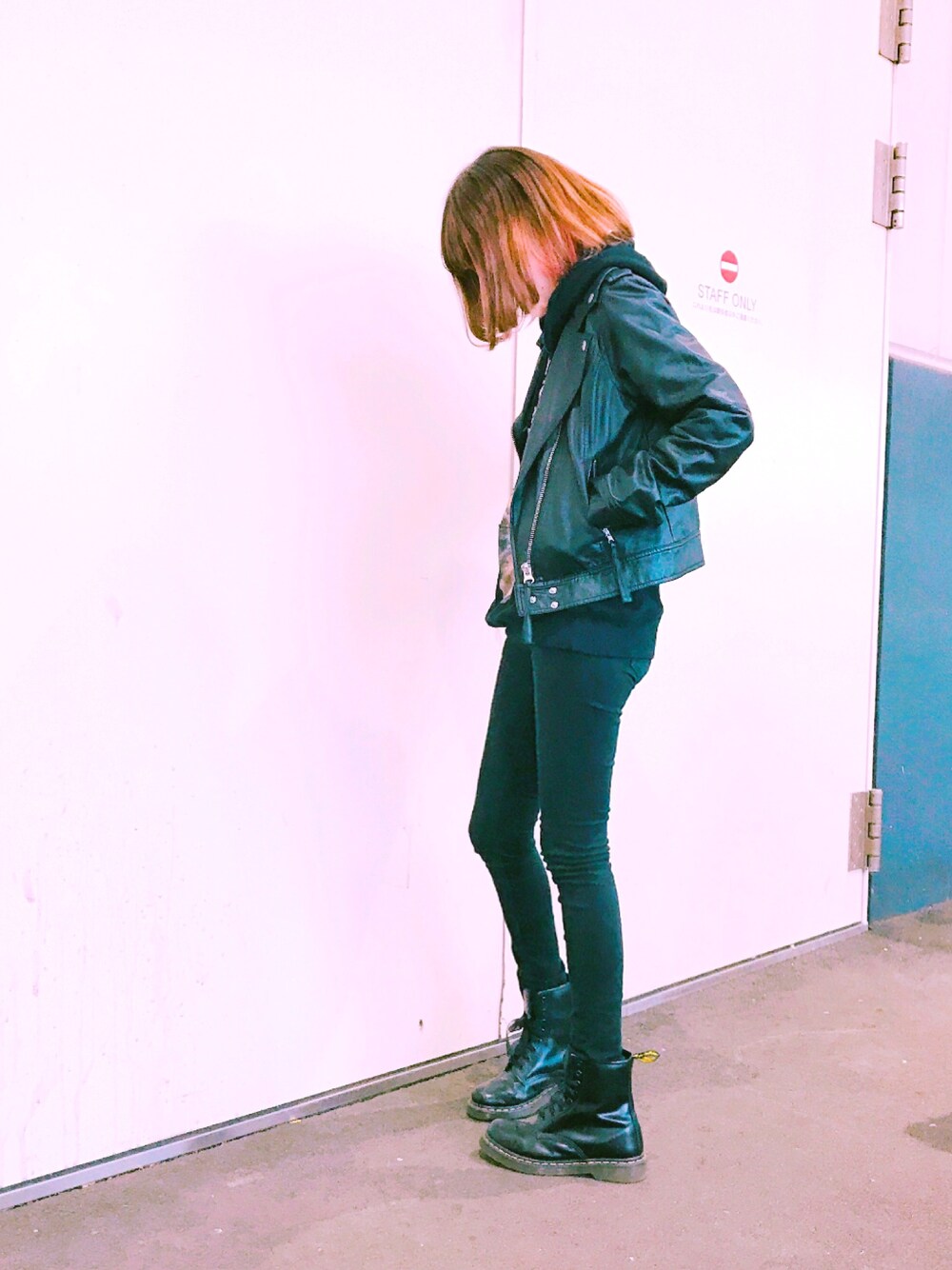 「黒、オールブラック」｜「MILKBOYのNEVER SAY NEVER PARKA（パーカー、ブラック系）」を使った、☁︎ じょるち ☁︎さん（レディース・157cm）の秋コーディネートの1枚目の写真