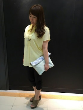 「アイテム（クラッチバッグ）」を使った、JUNさん（レディース・153cm）の夏コーディネート