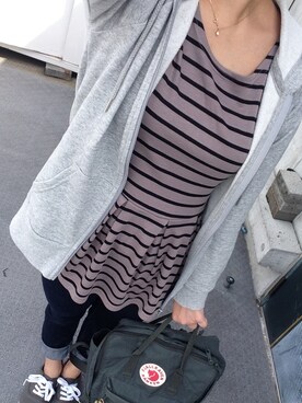 「UNIQLO（ユニクロ）のアイテム（パーカー、グレー系）」を使った、Chiharuさん（レディース・155cm）の春コーディネート