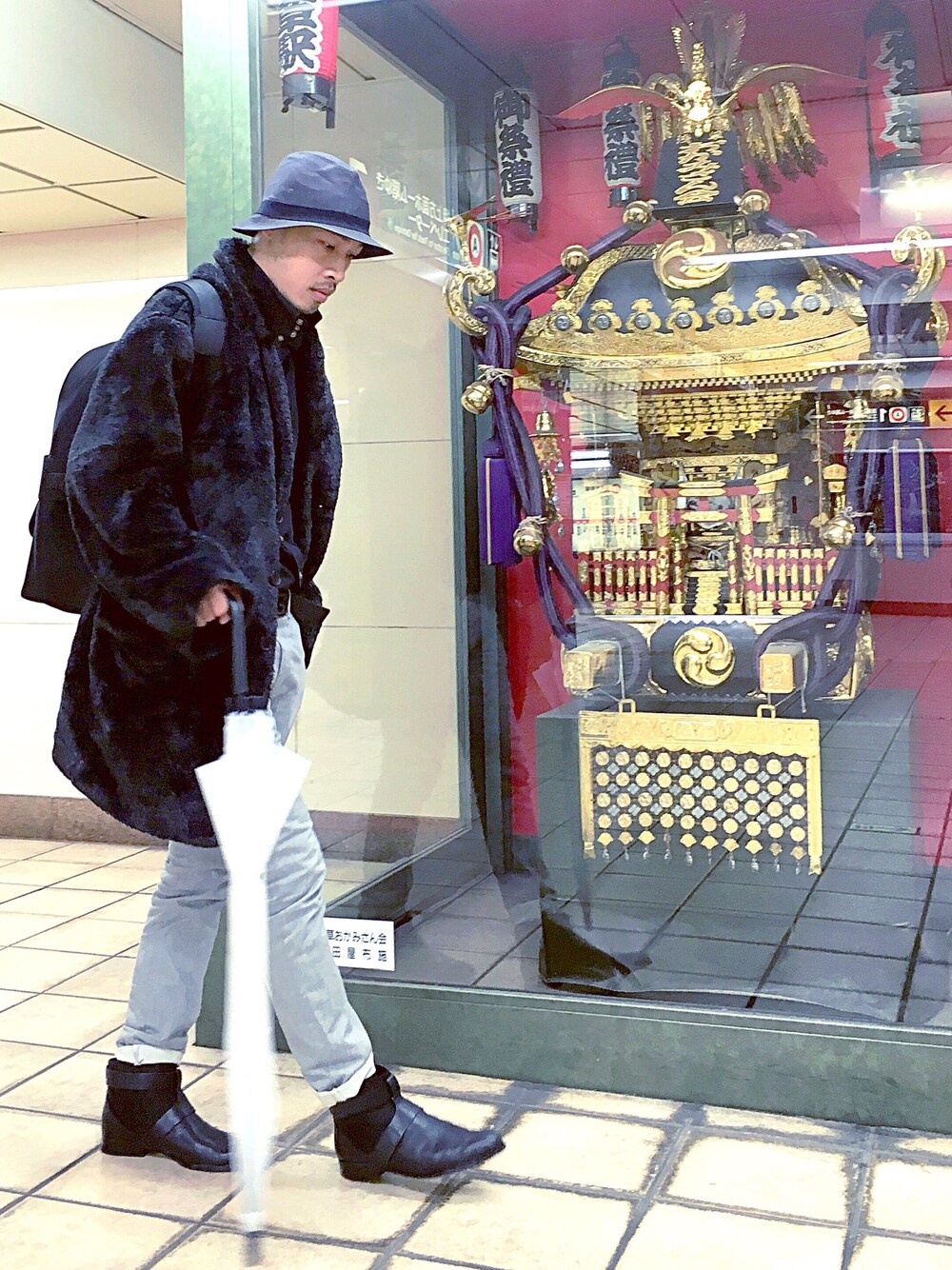 「chic look、dapper、Japan、vietnamese、fashionista、chic、SHOOTING、ootd、Ootd #、winter」｜「topinのアイテム（ハット、ブラック系）」を使った、Nghia Oc Daoさん（メンズ・173cm）の冬コーディネートの1枚目の写真