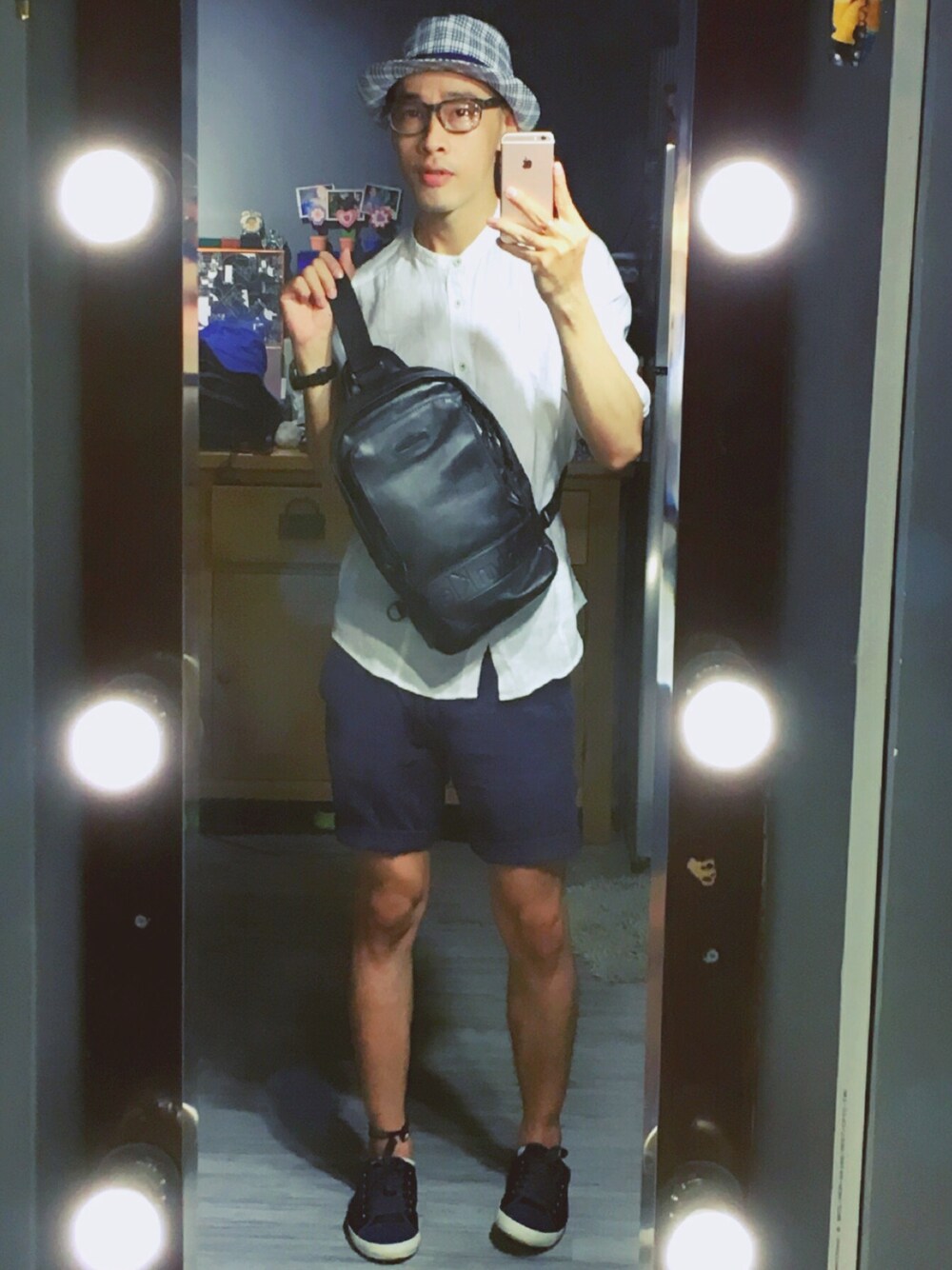 「nghiaocdao、minimal、ootd、SHOOTING、SELFIE、fashion、BASIC、vietnam、 minimalist、shorts」｜「Levi'sのアイテム（サングラス、ブラック系）」を使った、Nghia Oc Daoさん（メンズ・173cm）の春コーディネートの1枚目の写真