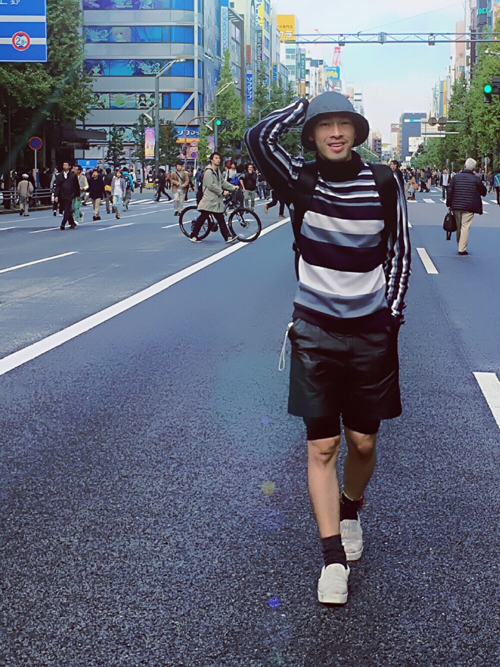 「casual、nghiaocdao、chic、street、streetfashion、streetstyle、ootd、fashionista、vietnamese、TOKYO」｜「Handmadeのアイテム（パンツ、ブラック系）」を使った、Nghia Oc Daoさん（メンズ・173cm）の夏コーディネートの1枚目の写真