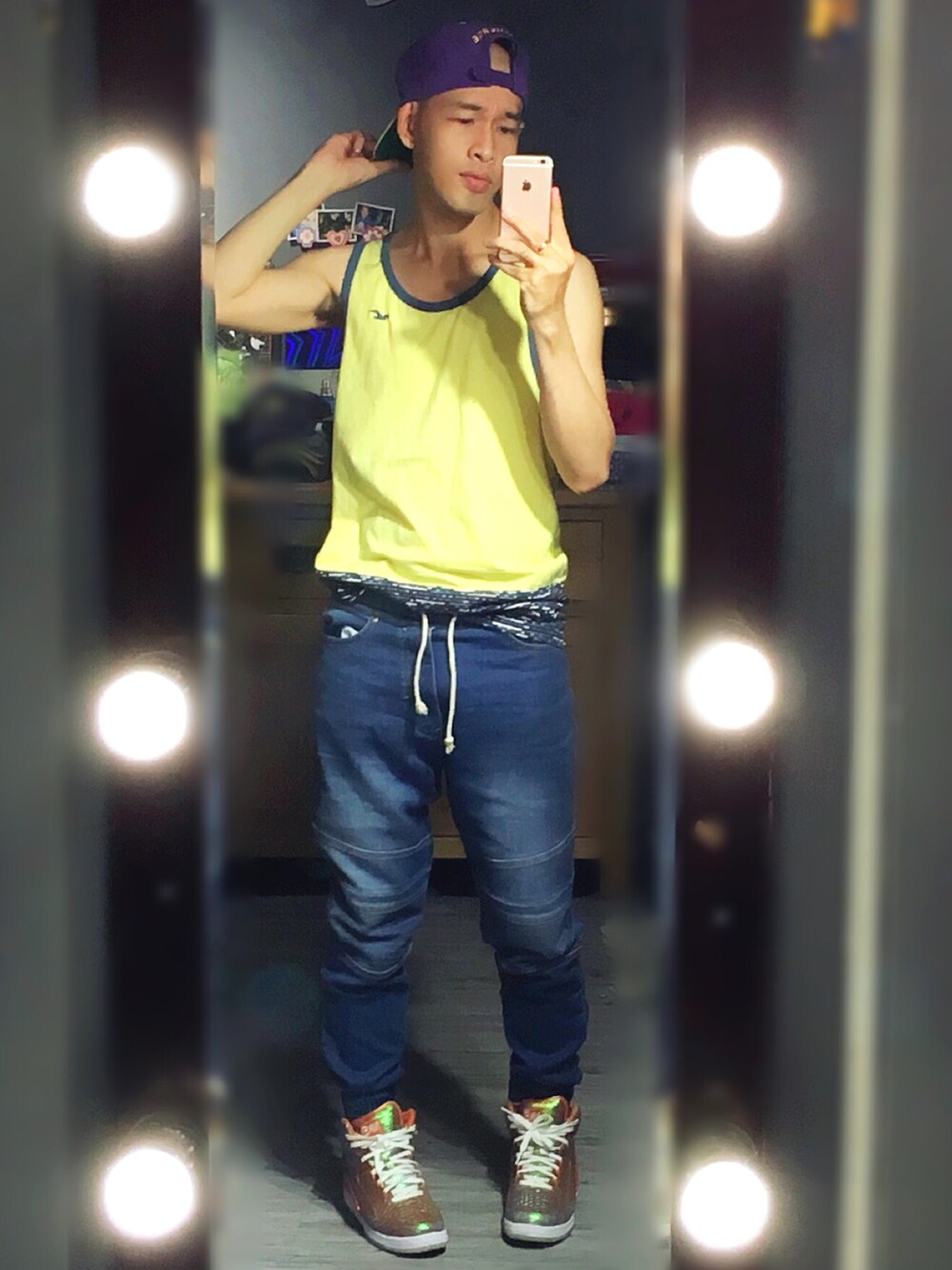 「summer、summer style、nghiaocdao、ootd、sporty、ZARA、HOLLISTER、NIKE、MITCHELL&NESS、street」｜「Mitchell&Nessのアイテム（キャップ、パープル系）」を使った、Nghia Oc Daoさん（メンズ・173cm）の夏コーディネートの1枚目の写真